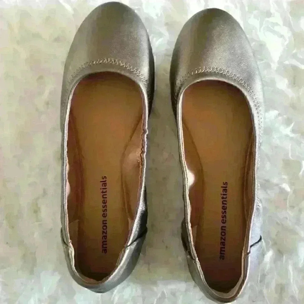 Essentials Women's Flat - Picture 5 of 7